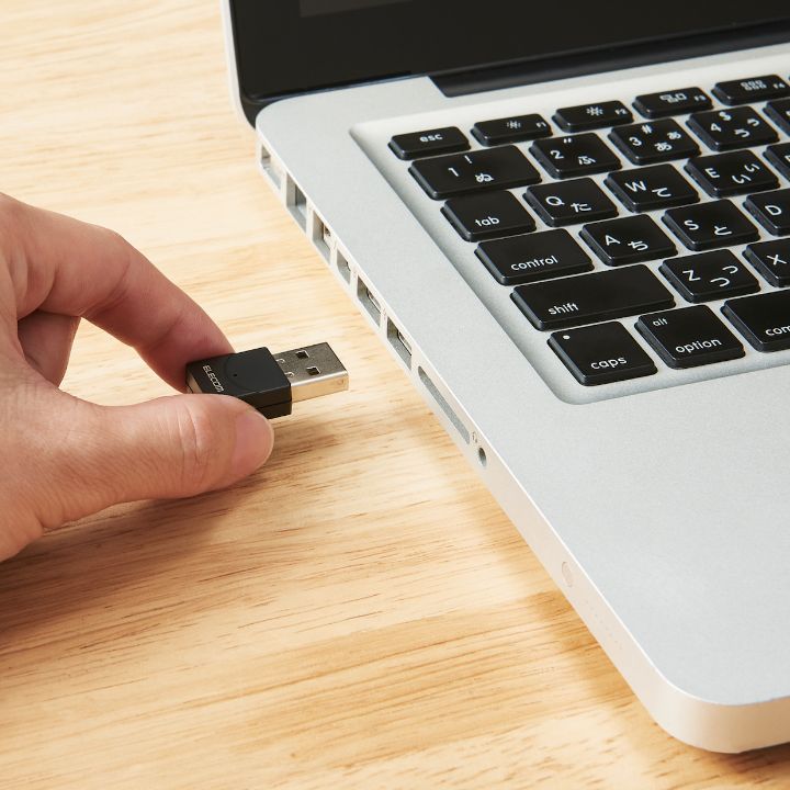 コードレスですっきり！付属のUSBアダプターでワイヤレス使用