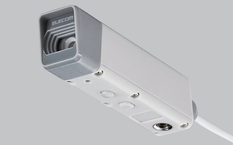 IP54の防塵・防水設計、レンズフードにより雨などがかかりにくい