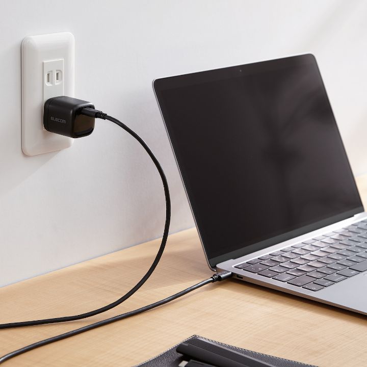 ノートパソコン対応 45W 超コンパクト USB AC充電器
