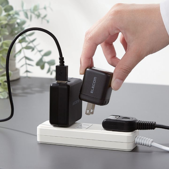 ノートパソコン対応 45W 超コンパクト USB AC充電器