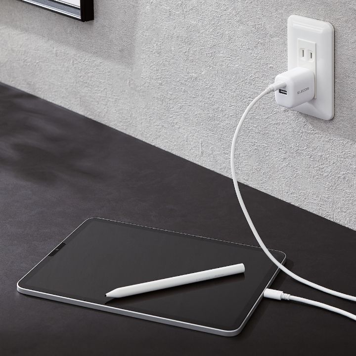 USB Type-CとUSB-Aポートの2ポート搭載 30W 超コンパクト USB AC充電器