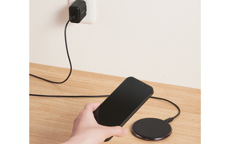 本製品からスマートフォン充電イメージ