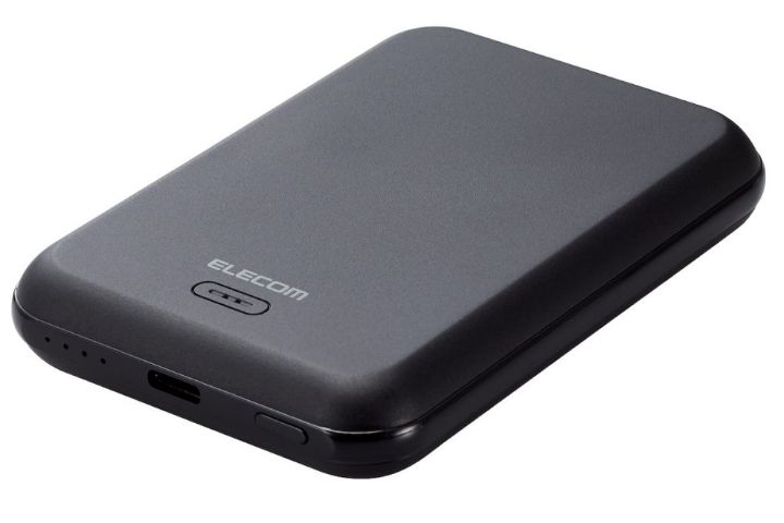 MagSafe対応iPhoneにマグネットで固定し5Wでワイヤレス充電できるモバイルバッテリー
