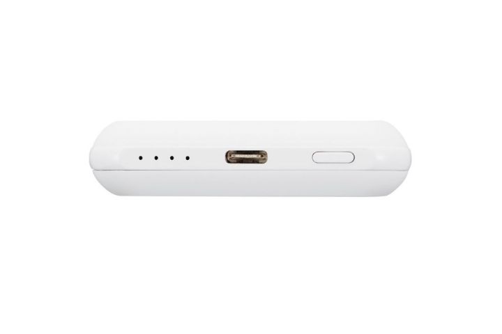MagSafe対応iPhoneにマグネットで固定し5Wでワイヤレス充電できるモバイルバッテリー