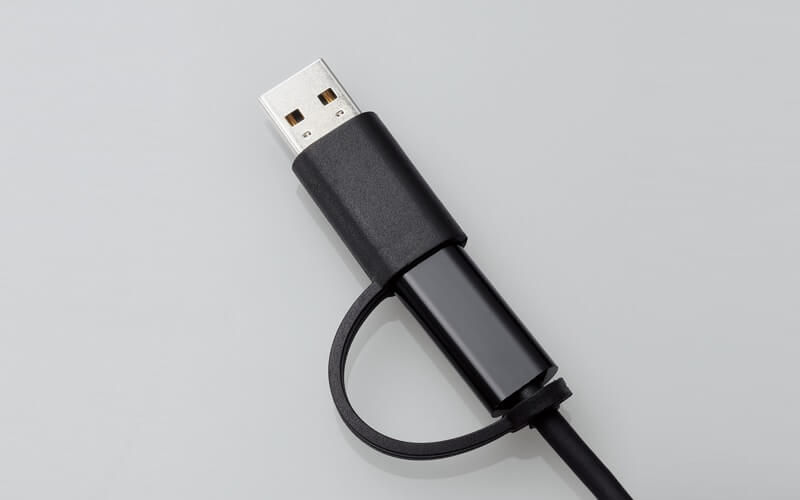 USB Type-Cコネクター→USB-Aコネクターへの変換アダプター付き