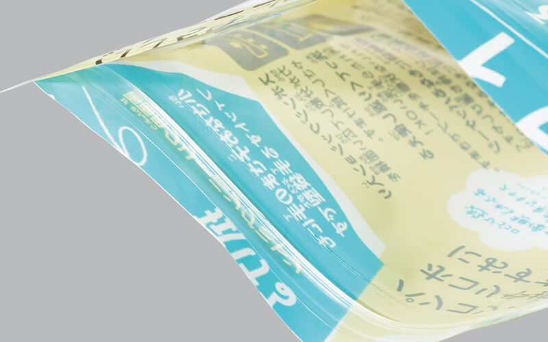 パッケージはファスナー付きで収納袋としても使用可