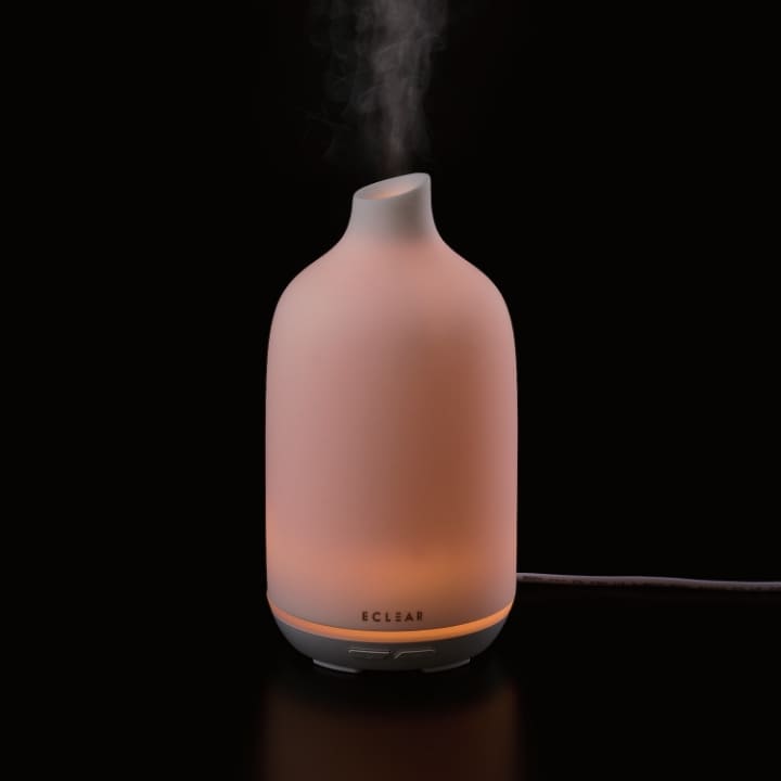 キャンドルのようなゆらめきを演出するLEDライト付き