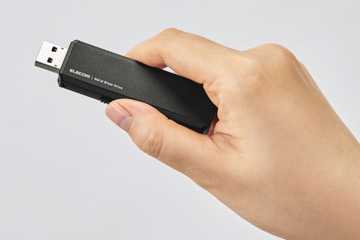 スライド操作でUSB-AとUSB Type-C™を切り替え