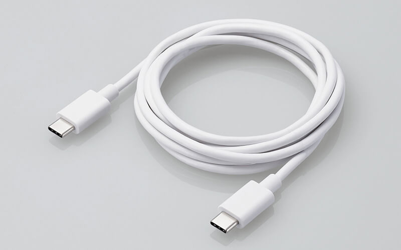 本体カラーと同色のケーブルが付属