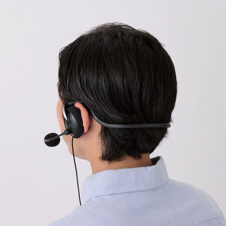 髪型の乱れを気にせず装着できるネックバンドタイプ