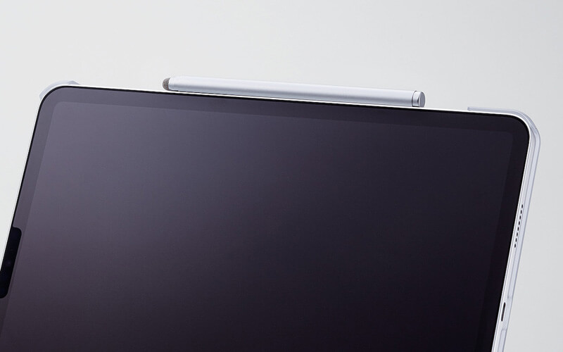 付属の鉄プレートを貼り付ければタブレットなどにも取り付け可能