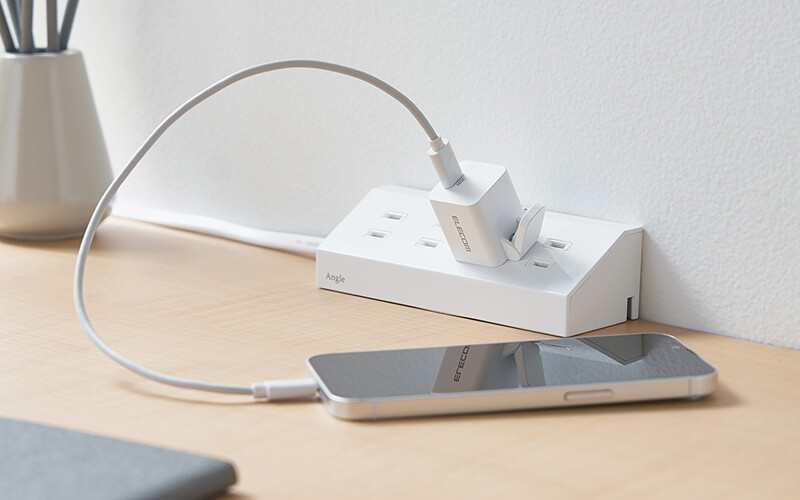 使用イメージスマートフォン充電時