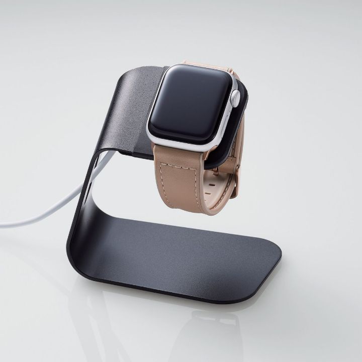 コーディネートしやすいヴィーガンレザーと、耐久性の高いTPU素材を組み合わせたApple