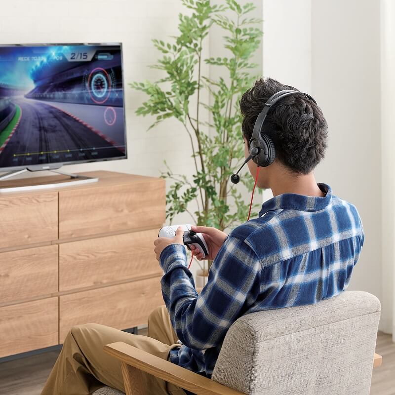 周囲の音を気にせずゲームに集中できる両耳タイプ