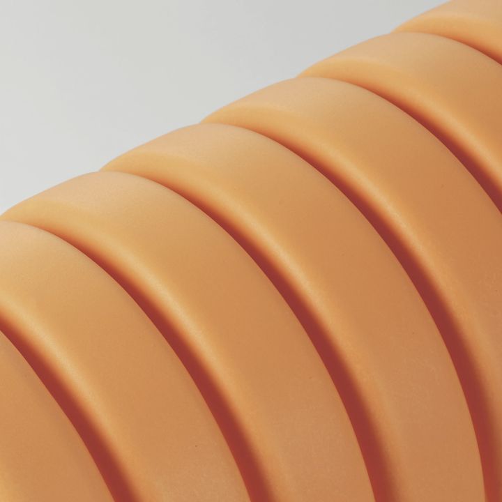 広い面を使って手のひらで押すようにストレッチができるフラット面