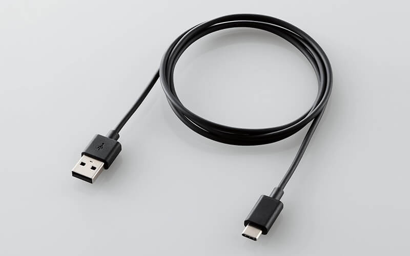 製品本体と同色の充電ケーブルが付属(ブラック用)