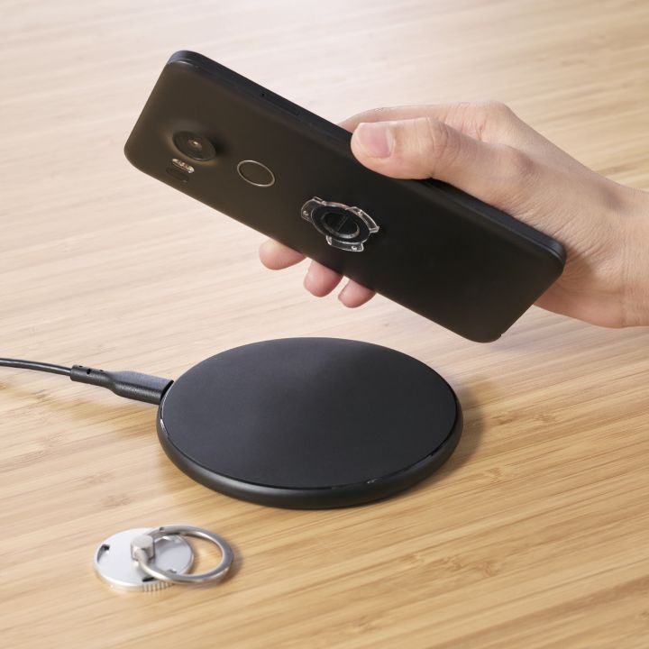 ワイヤレス充電など、スマートフォンの背面を利用した機能を使用する際にリングを簡単に取り外せる、オリジナル構造のアタッチメントを採用