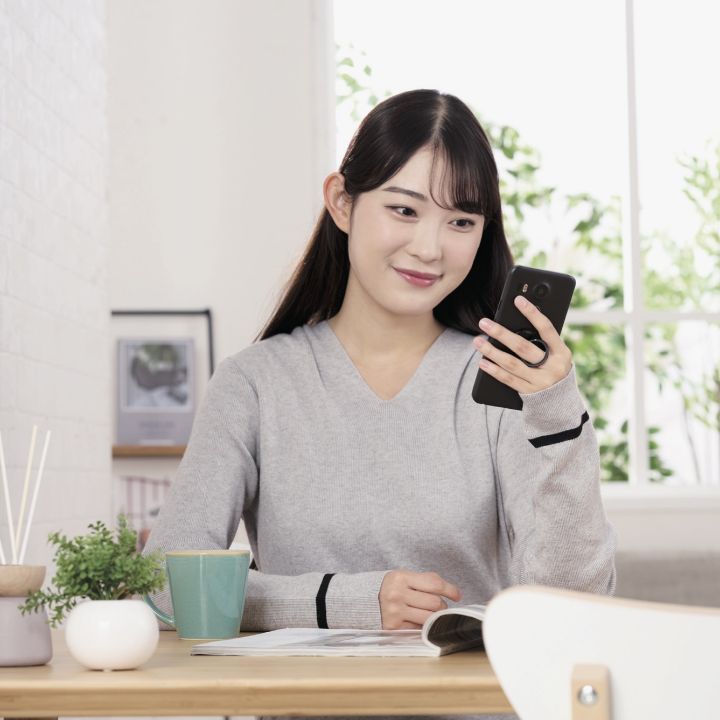 フィンガーリング部のアタッチメントとリングが同色なのでシンプルでスマートなデザイン