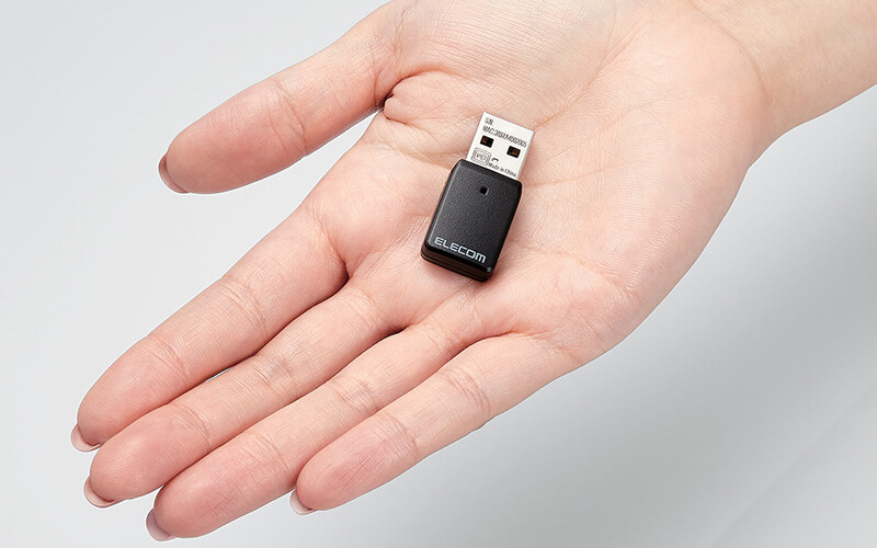 幅約16×奥行約34×高さ約8mmのコンパクトサイズ