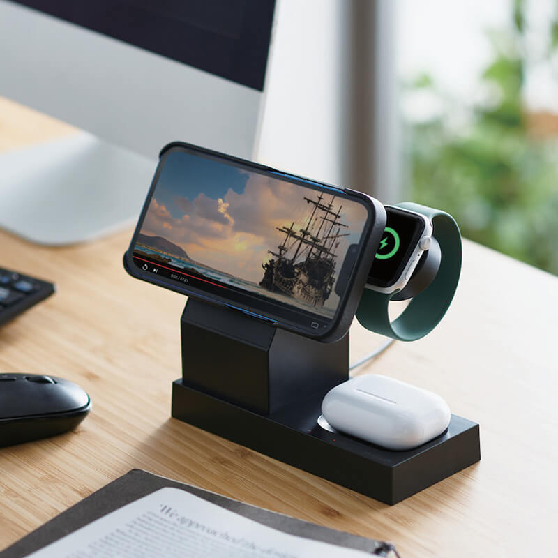 MagSafe対応のiPhone、Apple Watch、AirPodsの同時充電が可能