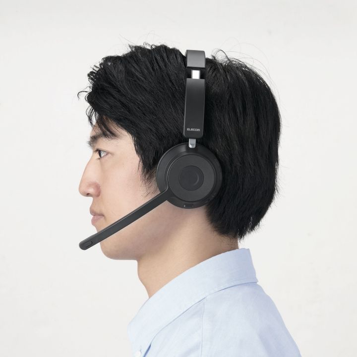 スタンド代わりにもなる充電台付きで、充電し忘れを防止するヘッドセット