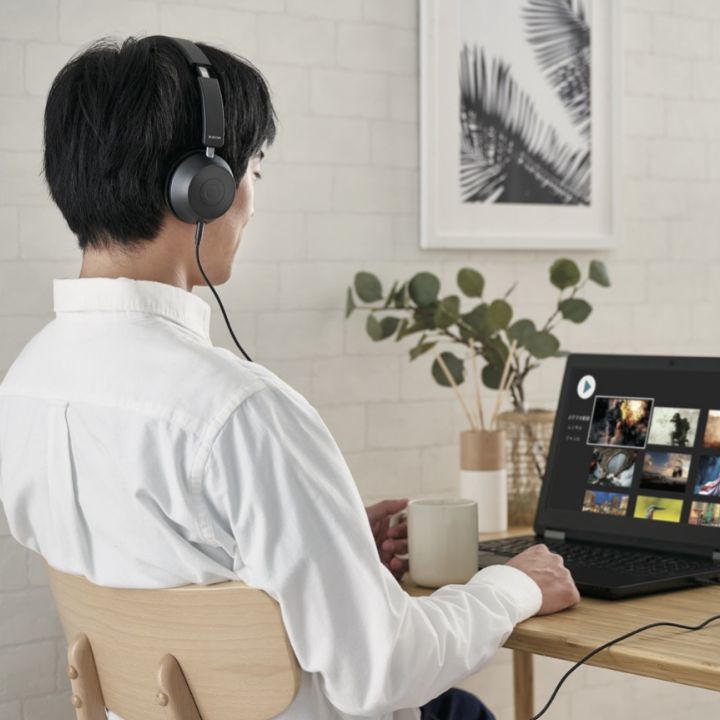 マイクミュートボタン付きで、ボタン操作で、通話中にこちらの音を相手に聞こえないように切り替え可能
