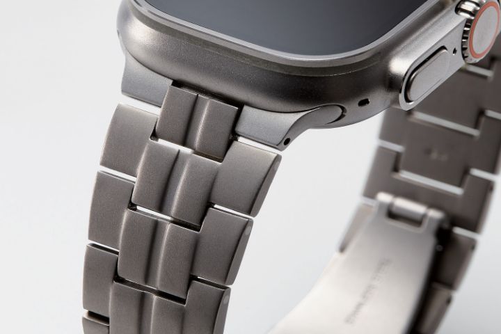Apple Watch Ultraと一体感のあるチタンバンドです。