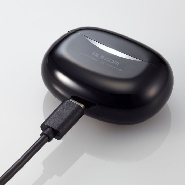充電ケースがやさしく光る、パームライト機能付き！