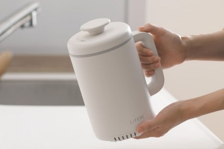 狭いテーブルやデスクの上でも使いやすい、縦型コンパクトタイプ