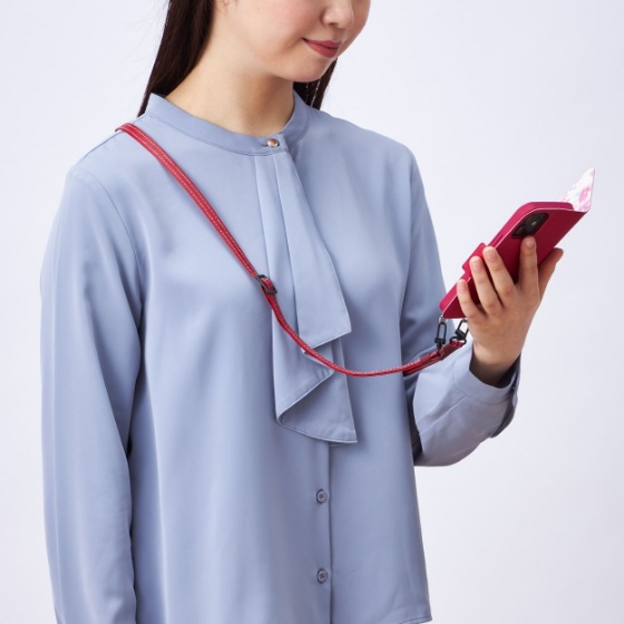服に合わせやすいベーシックなデザイン ソフトレザータイプ