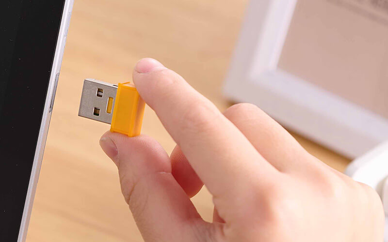 レシーバーはコンパクトなUSB-A接続タイプ