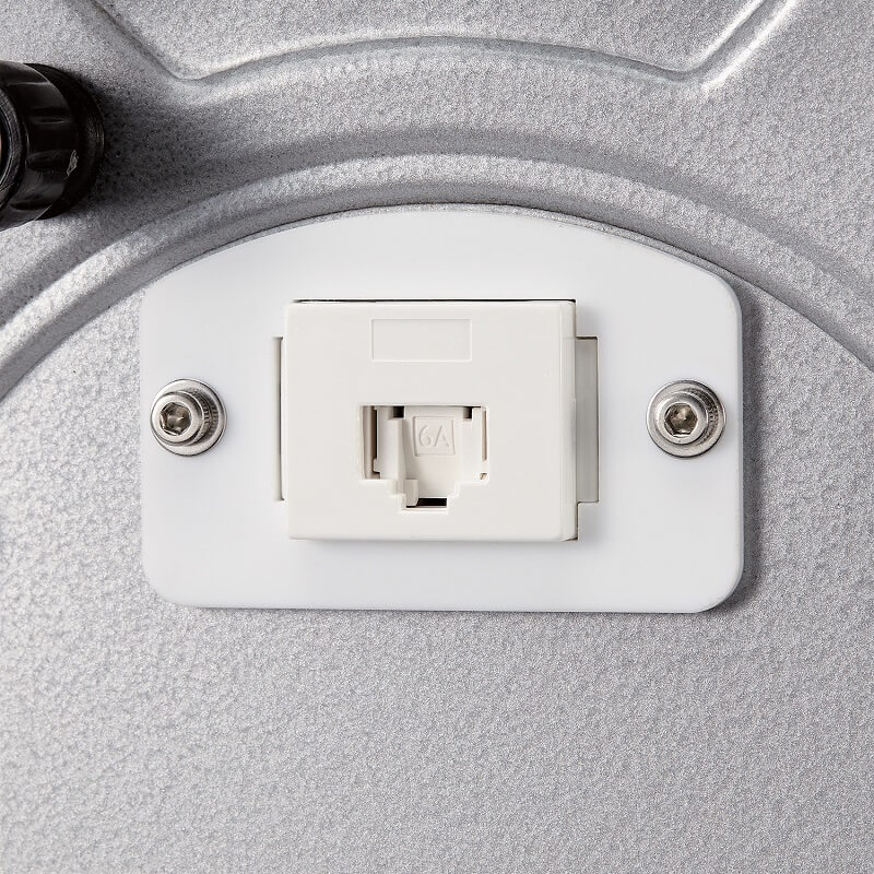 片側にはRJ-45ジャックを装備