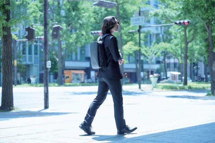 ビジネスバックをもっと軽やかに！高い機能性と無駄のないデザインにこだわったバッグを新発売