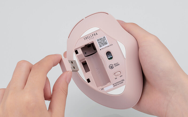 レシーバーはマウス本体底面に収納することも可能