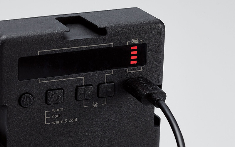 充電用のUSB Type-C(USB-C)ポートを装備(定常光ライト)