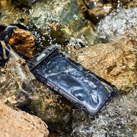 様々な場面で水や汚れを気にすることなくスマートフォンを使用可能のノーマルタイプ