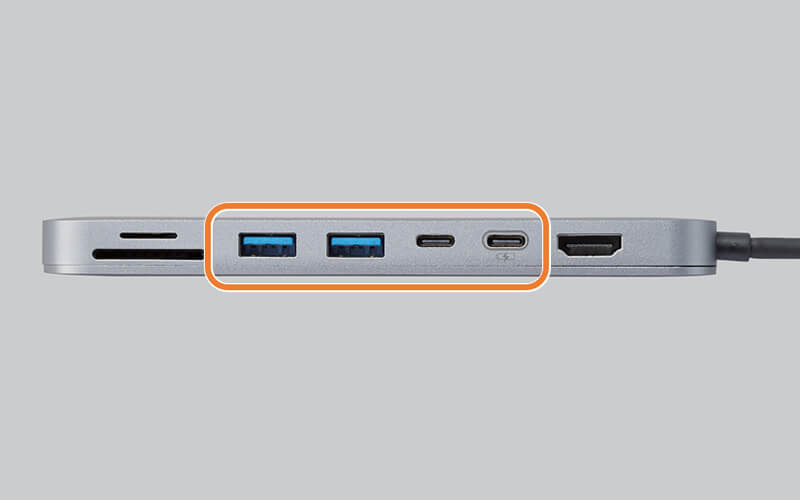 USB-A×2、USB Type-Cはデータ対応×1とUSB Power Delivery対応充電専用×1を搭載