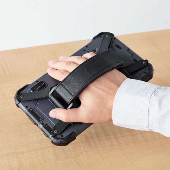 幅広ベルトでタブレットを持つ手をしっかりホールド