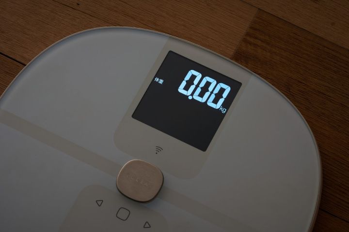乗るだけで測定データを専用アプリに自動転送するWi-Fi通信機能搭載体組成計