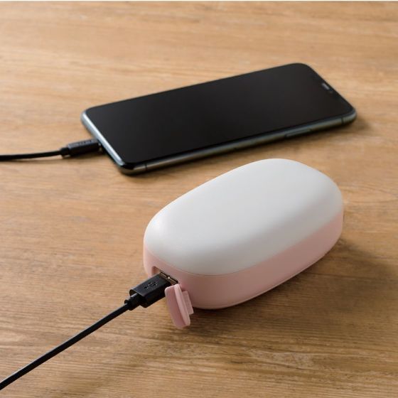 スマートフォンの充電器として使うイメージ