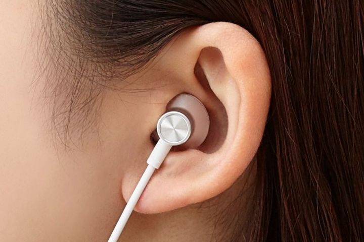 圧迫感がなく音がこもりにくいセミオープンタイプヘッドホン