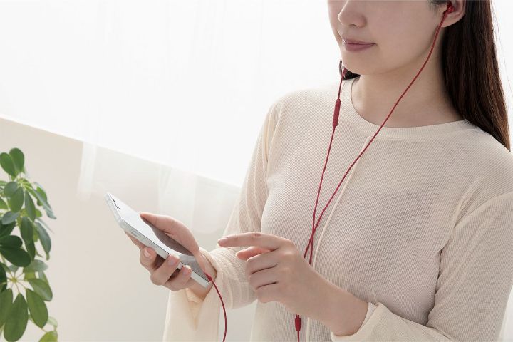 圧迫感がなく音がこもりにくいセミオープンタイプヘッドホン