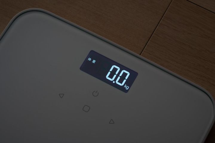 体重、BMI、前回体重差の3項目を測定できる"エクリア体重計"