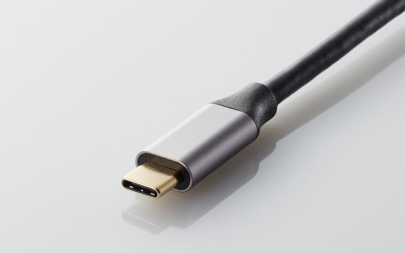 USB Type-C出力コネクターを装備した機器に接続可能