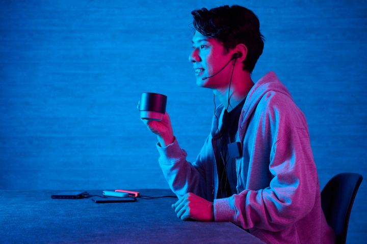 ワイヤレスでコードが邪魔にならず、ゲーム機から離れていても快適にプレイできる
