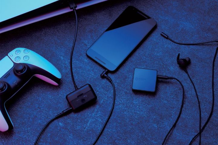 ワイヤレスでコードが邪魔にならず、ゲーム機から離れていても快適にプレイできる