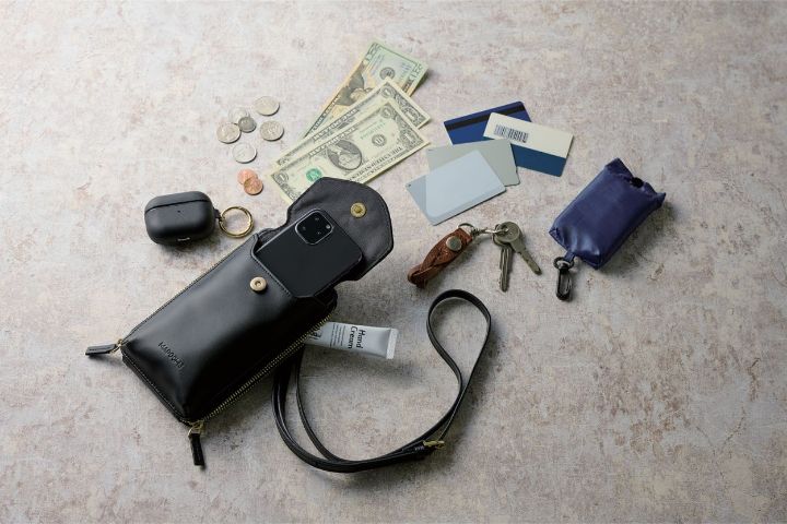 スマートフォンをしっかりと保護しつつ身軽にお出かけしたい方におすすめ！お財布一体型、フラップ付きタイプ