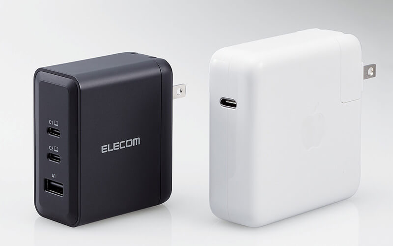 本製品(左)、一般的な95W充電器(右)に比べ、30%以上の小型化を実現