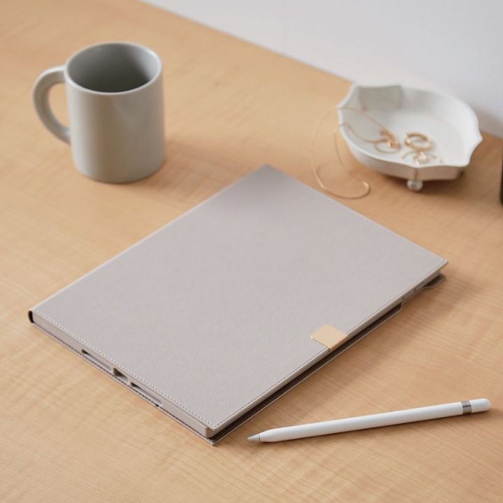 「&me」シリーズのiPad用三つ折り型のフラップケース