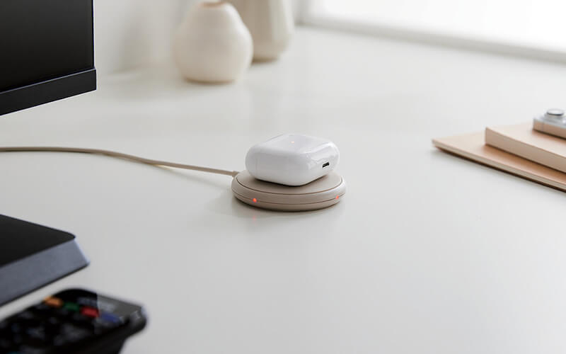 AirPodsなどQi規格対応の各種デバイスにも使用可能